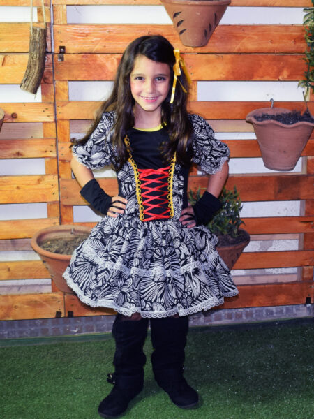 VESTIDO DE FESTA JUNINA CAIPIRA INFANTIL COM LUVA E FITAS DE CABELO PRETO