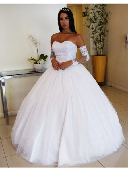 VESTIDO DE NOIVA OU 15 ANOS MODELO PRINCESA COM MANGA REMOVÍVEL  SAIA COM 6 METROS DE RODA